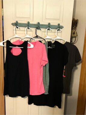 🌺BUNDLE 4 TOPS,1 DRESS, EXCELLENT CONDITION , LARGE